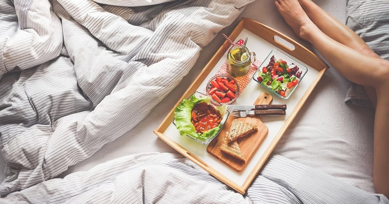 Tête de lit en bois de palette recyclée : 10 idées DIY pour la créer