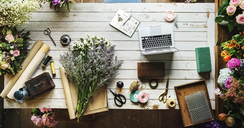 Aménager une petite terrasse en bois avec des plantes : 15 idées faciles et cozy